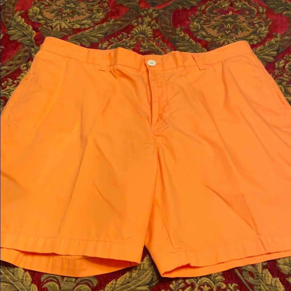 Size 36 Vinevard Vines Breaker Shorts